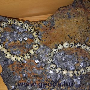 Dalmata jáspis golyós karkötő